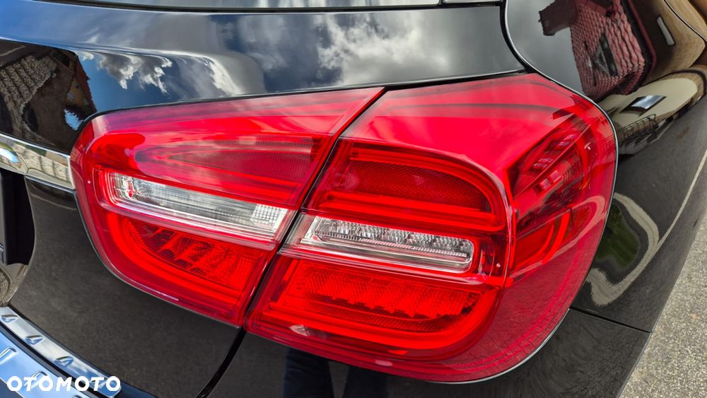 Mercedes-Benz GLA 200 7G-DCT AMG Line - 17