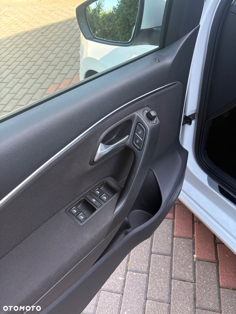 Volkswagen Polo 1.4 TDI Blue Motion Technology Lounge - 9
