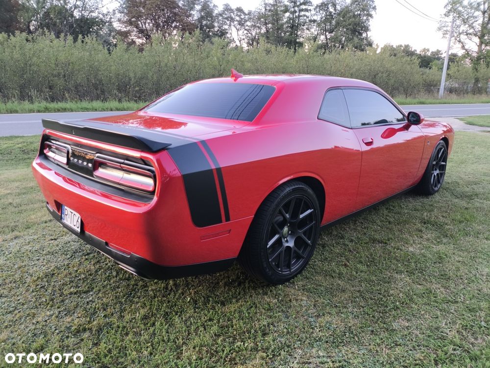 Dodge Challenger - 4