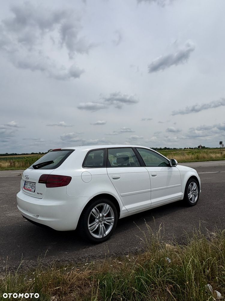 Audi A3 Sportback 1.6 TDI DPF Attraction - 7
