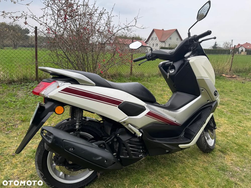 Yamaha NMAX - 8