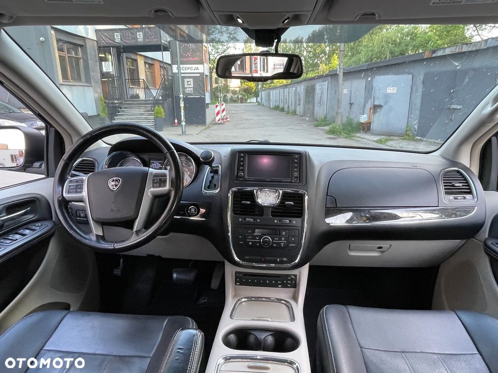Lancia Voyager 2.8CRD Gold - 9