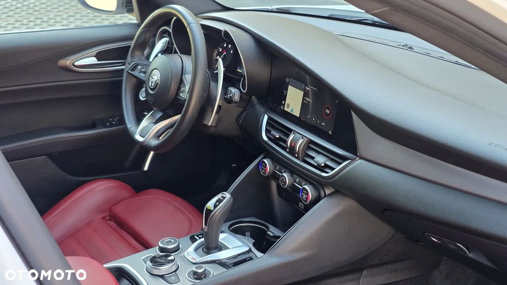 Alfa Romeo Giulia 2.0 Turbo 16V AT8 Veloce Ti - 19