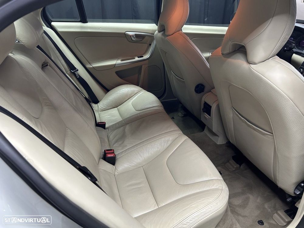 Volvo S60 2.0 D3 Momentum Geartronic - 13