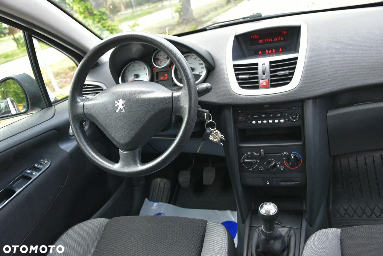 Peugeot 207 - 15