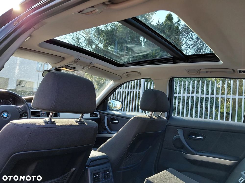 BMW Seria 3 320d DPF Edition Sport - 24