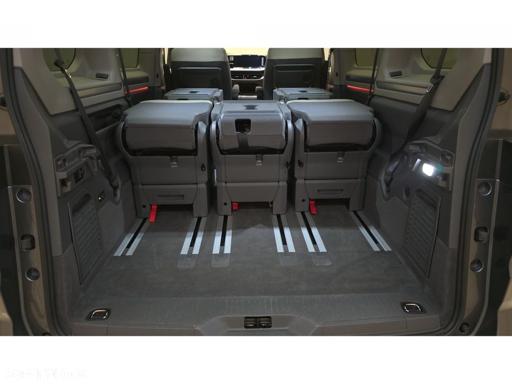 Volkswagen Multivan - 25