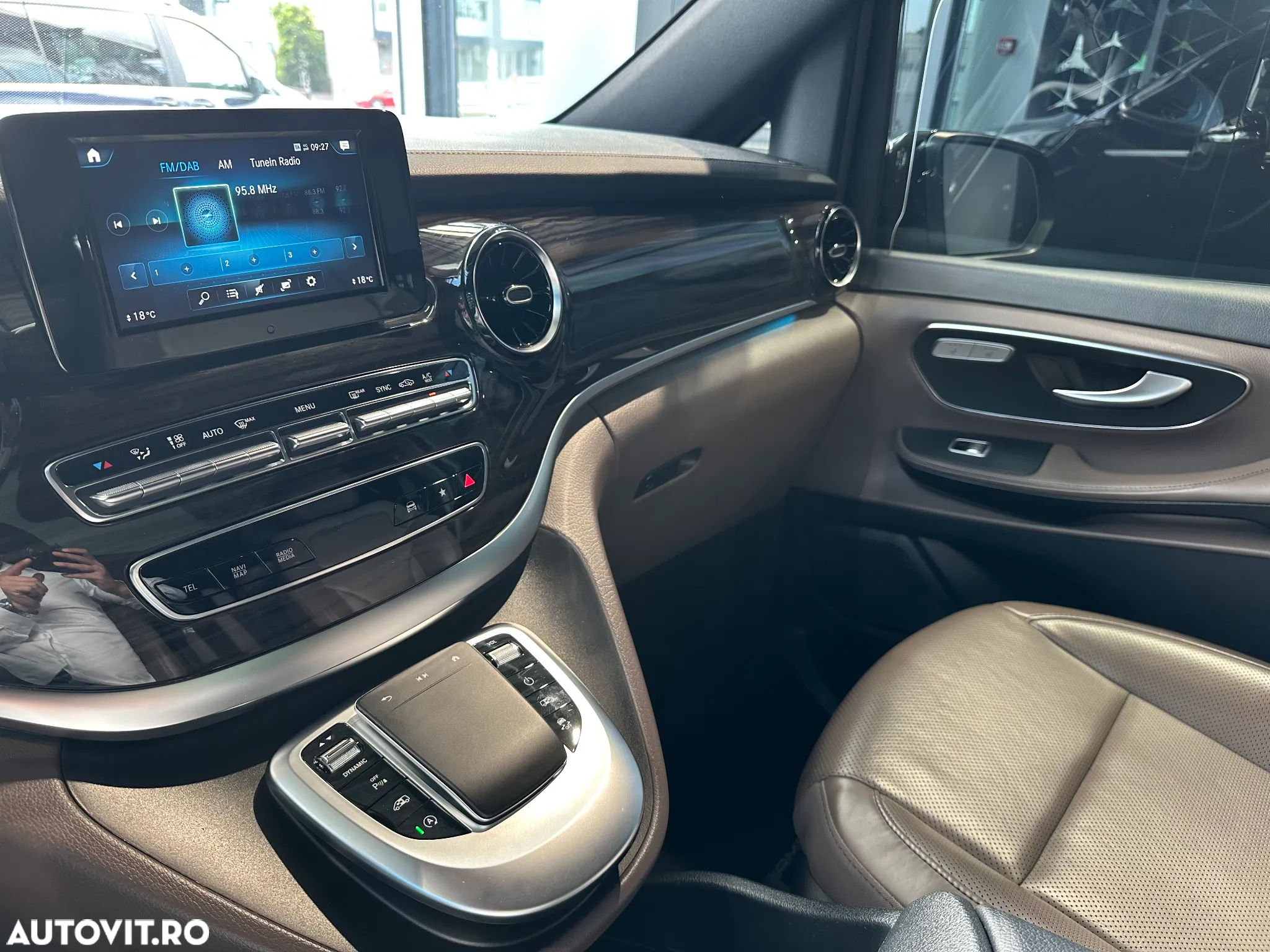 Mercedes-Benz V 300 d lang 4Matic 9G-TRONIC Exclusive Edition - 25