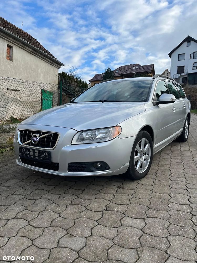 Volvo V70 D5 AWD Kinetic - 1