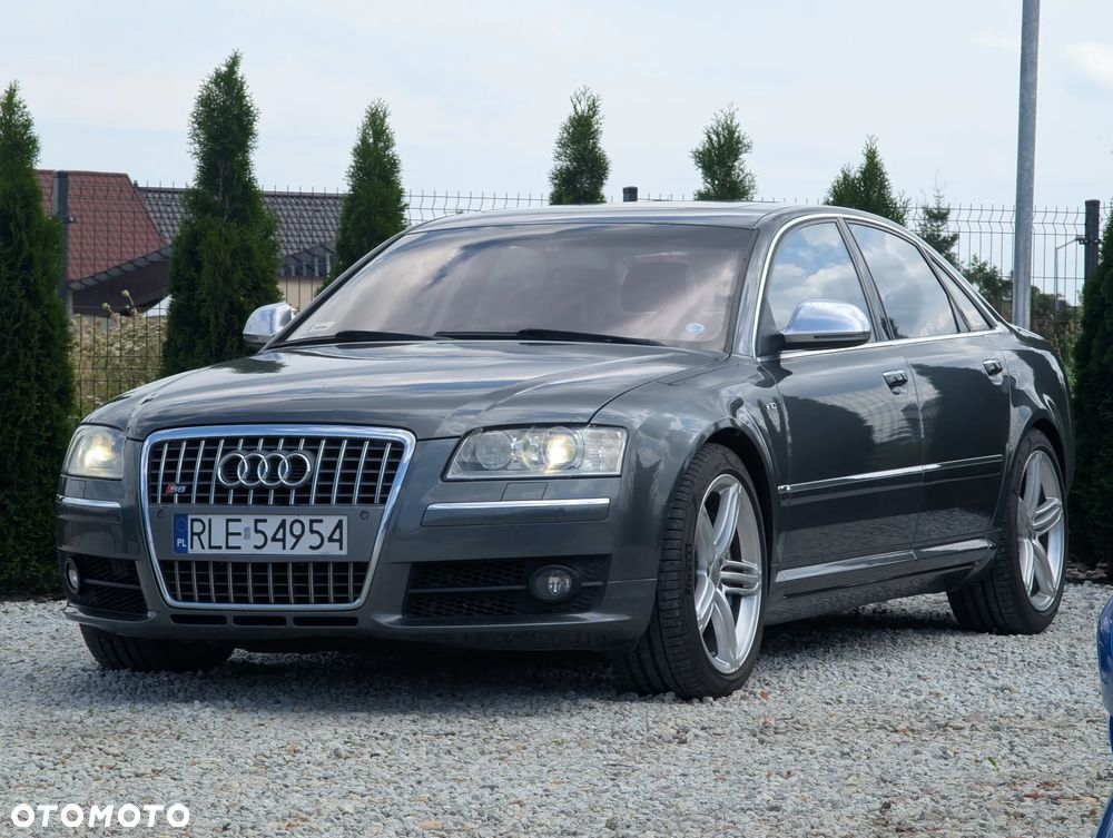 Audi S8 - 1
