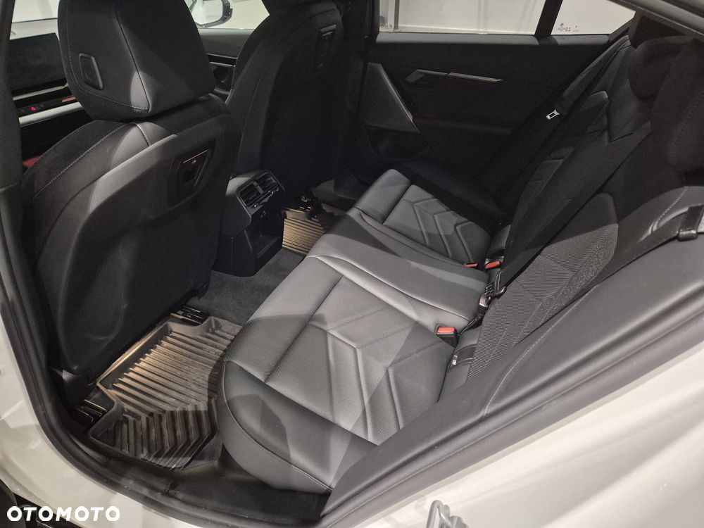 BMW Seria 5 520d xDrive mHEV M Sport - 18