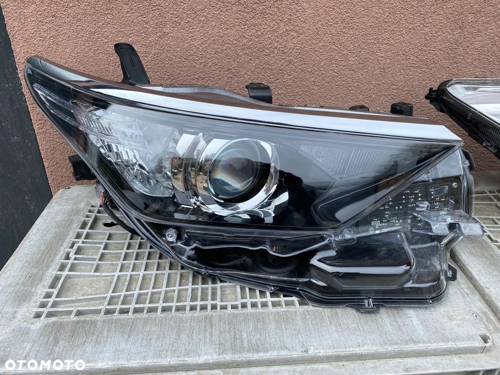 lampa auris II lift z chromem i led prawa eu cała - 1
