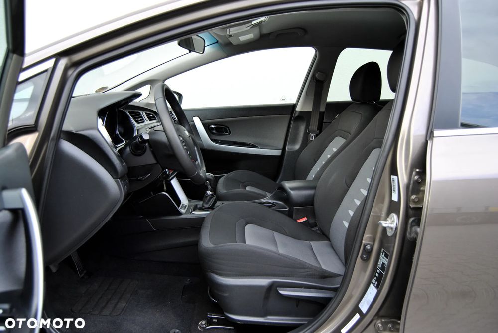 Kia Ceed 1.6 GDI Fifa World Cup Edition - 16