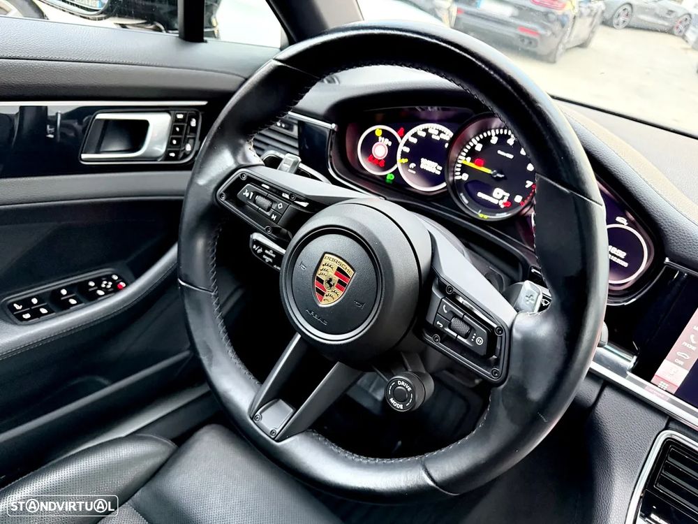Porsche Panamera 4 E-Hybrid - 12
