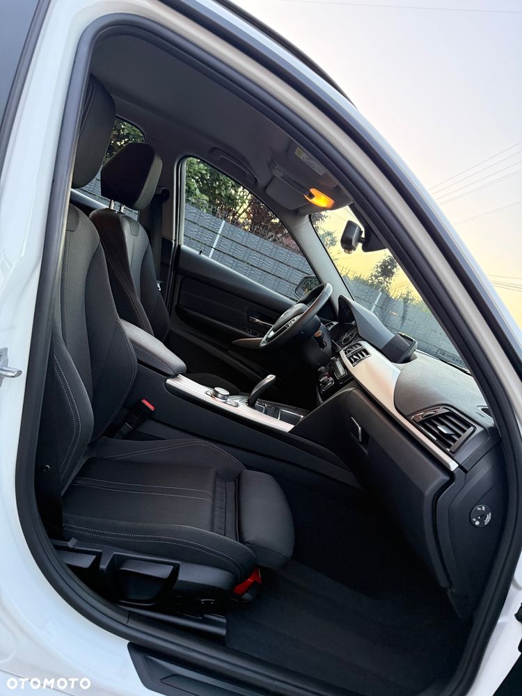 BMW Seria 3 320d xDrive - 10