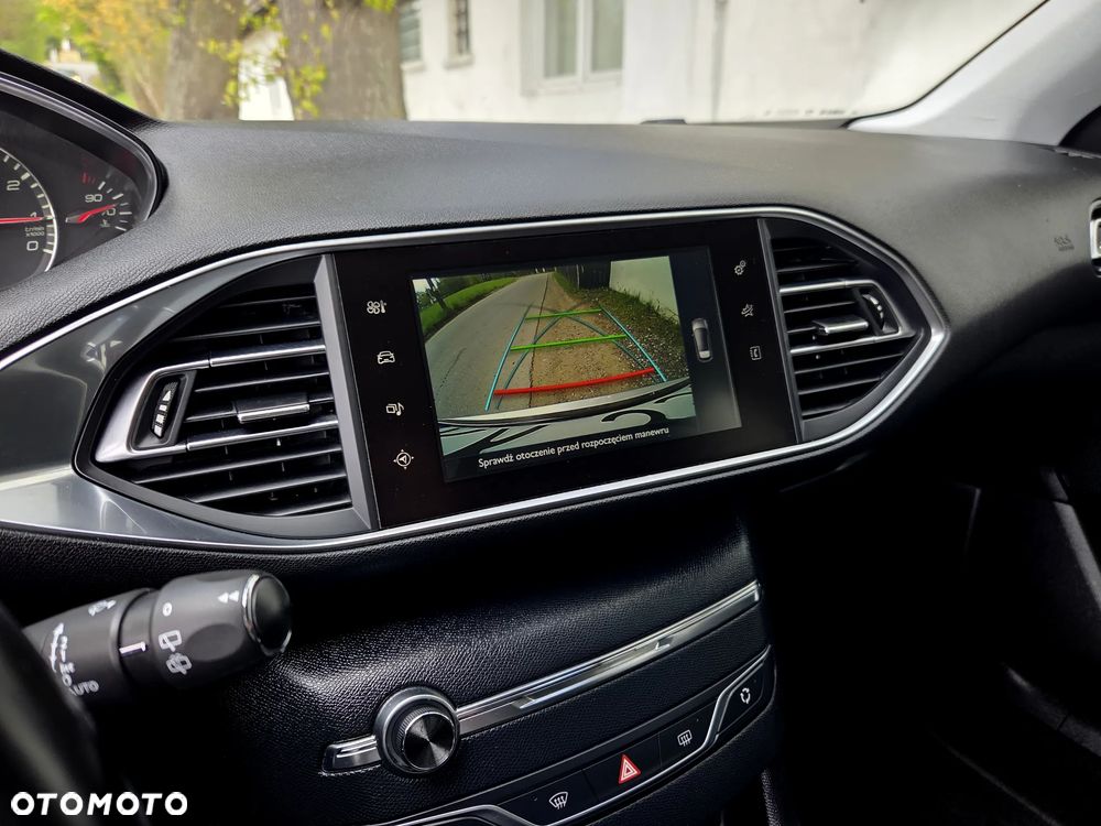Peugeot 308 1.2 PureTech GPF Allure S&S - 32