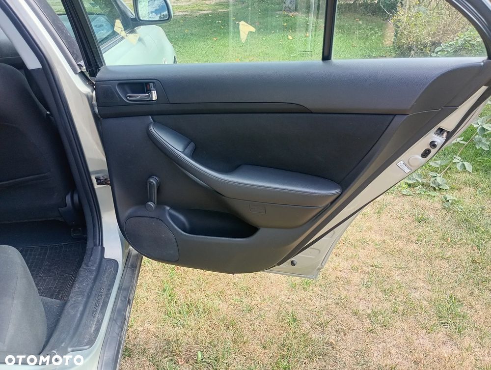 Toyota Avensis 1.6 VVT-i Terra - 16