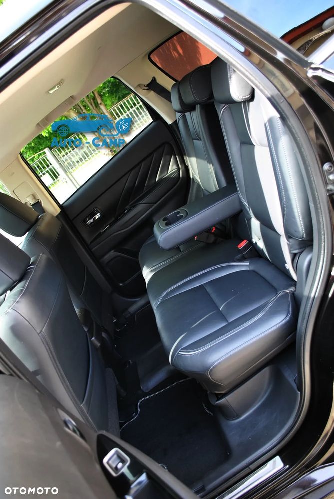Mitsubishi Outlander Instyle NAVI + - 20