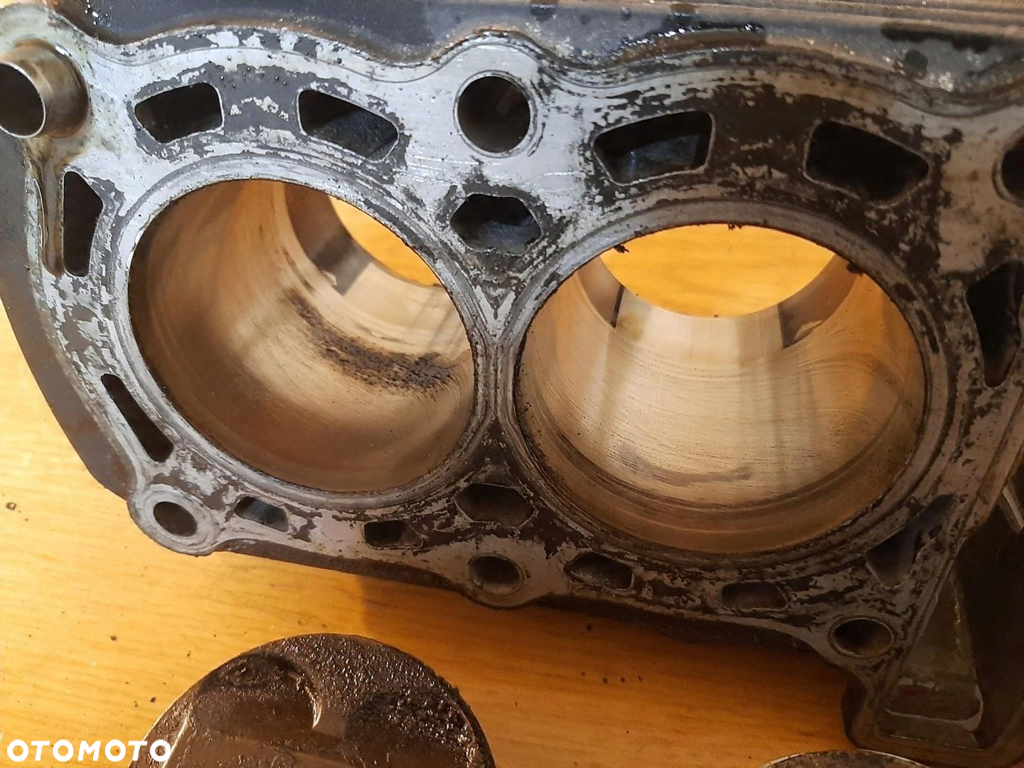 CYLINDER CYLINDRY TŁOKI KPL YAMAHA FZS 600 - 9