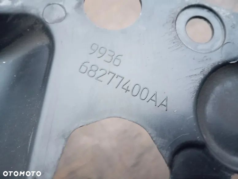 Nakładka , osłona błotnika prawa górna Jeep Grand Cherokee WK2 - 2