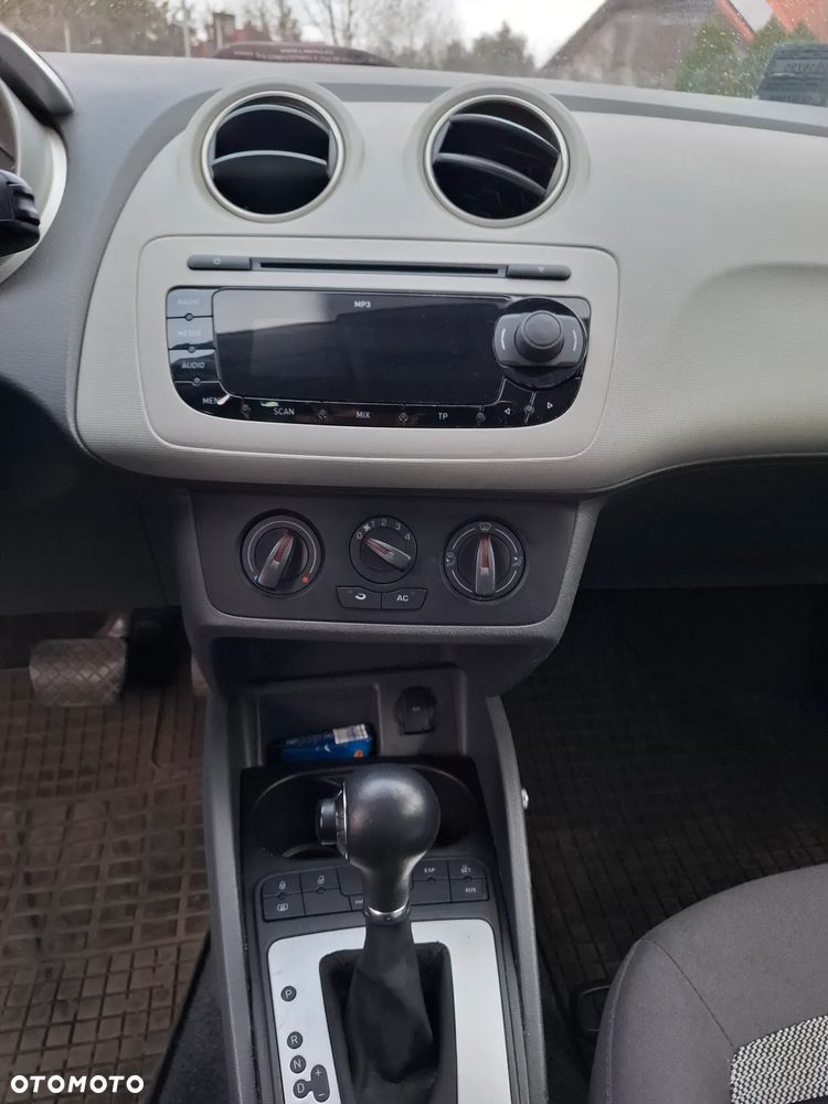 Seat Ibiza SC 1.6 16V Style DSG - 10