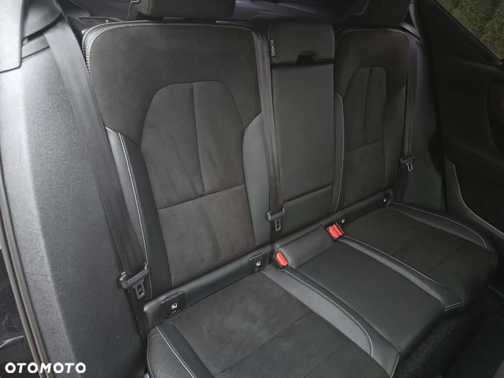 Volvo XC 40 B4 Ultra Black Edition - 27