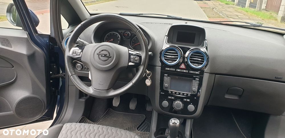 Opel Corsa 1.2 16V Cosmo - 18