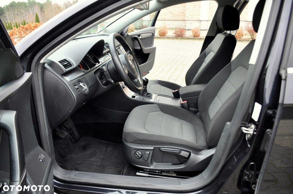 Volkswagen Passat - 21