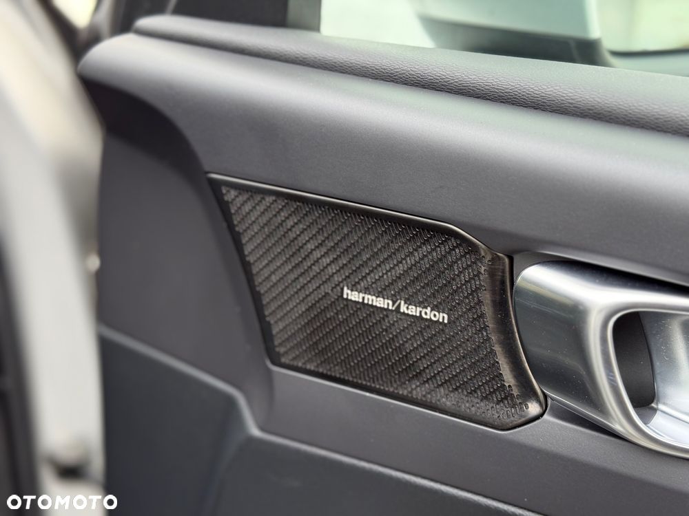 Volvo XC 40 D3 AWD Momentum Pro - 24