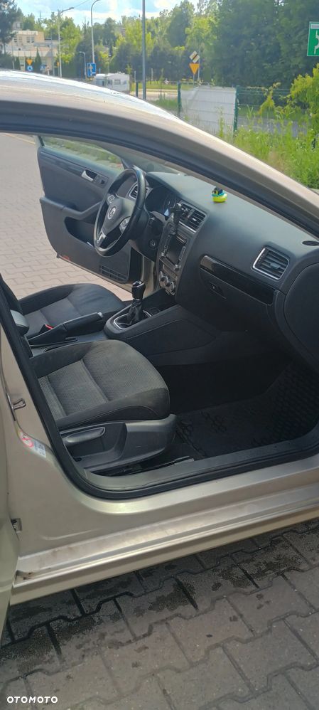 Volkswagen Jetta 1.6 TDI Comfortline - 10