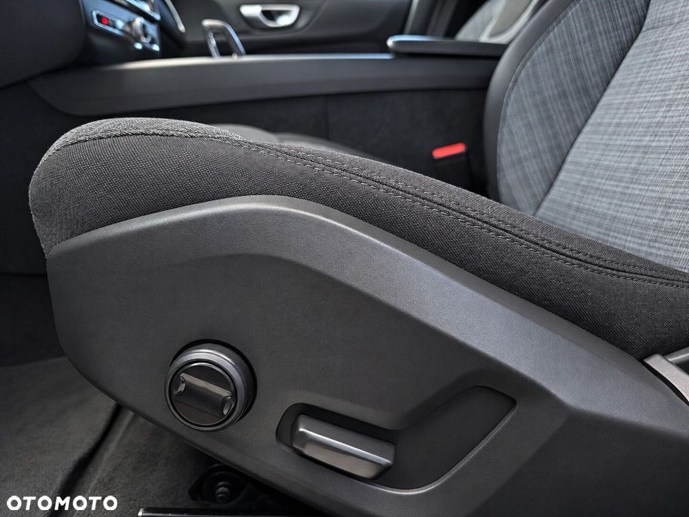 Volvo V60 B3 B Momentum Core - 11
