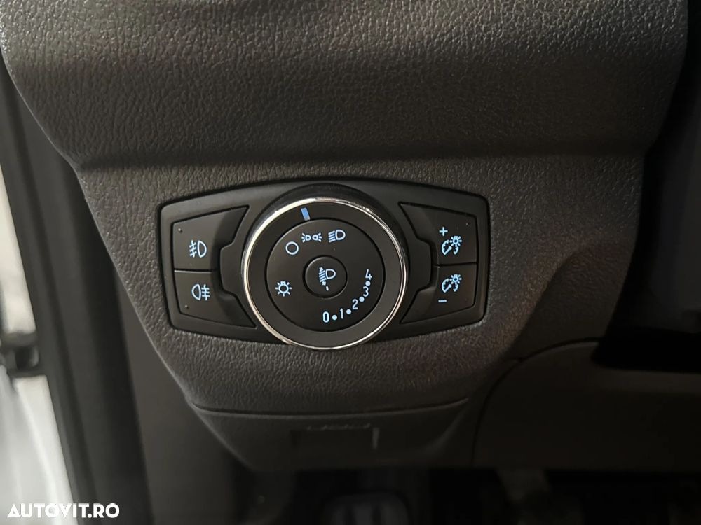 Ford TOURNEO - 16