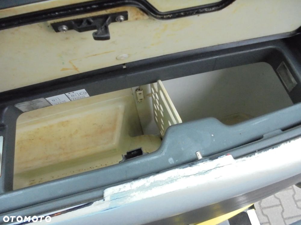 MAN R07 Lions Coach - 36