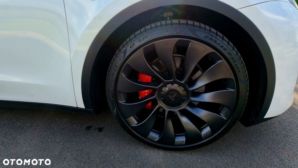 Tesla Model Y - 6
