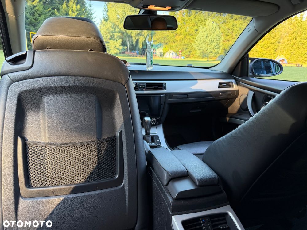 BMW Seria 3 320i - 10