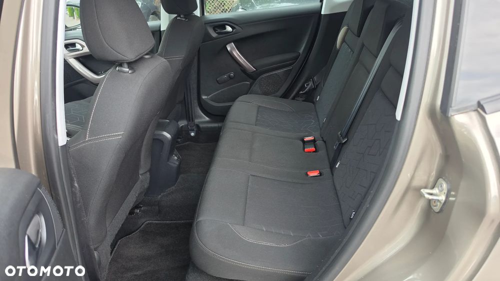 Peugeot 2008 1.6 e-HDi Style S&S - 17