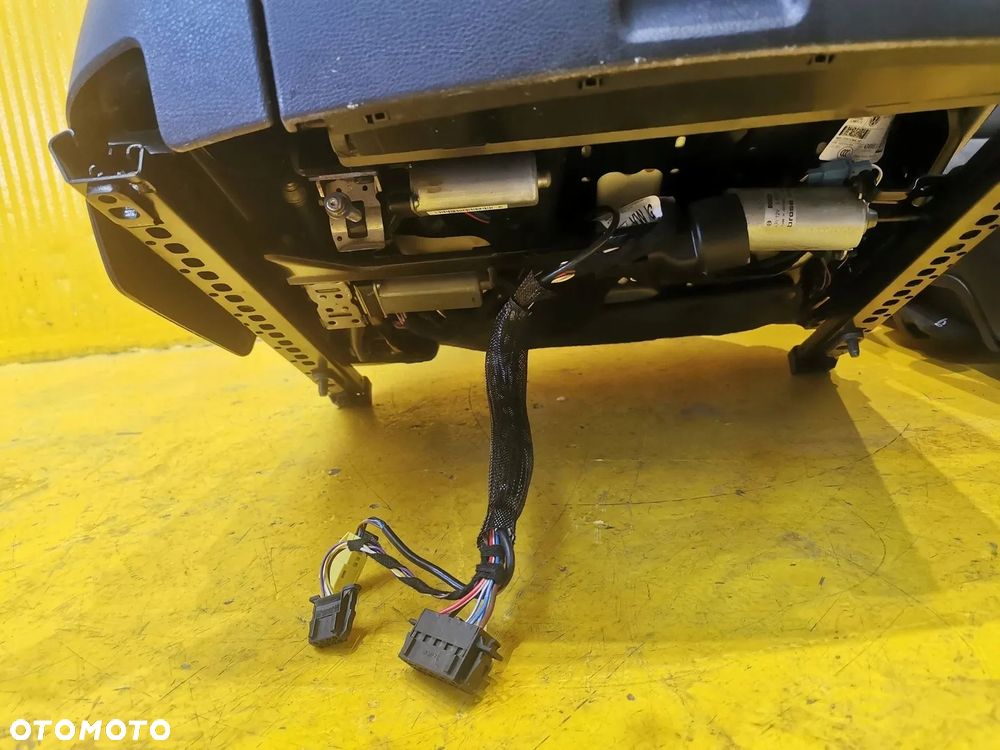 VW Touareg II 7P FOTELE FOTEL KANAPA BOCZKI TUNEK GRZANE CZARNE 12r. - 10