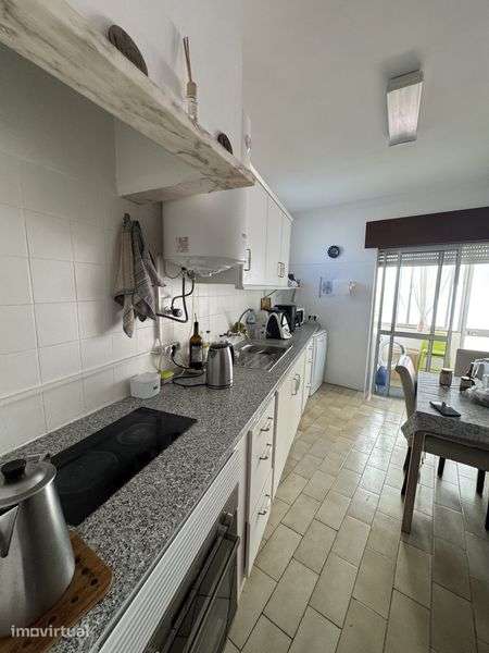 Apartamento T2, 1° andar com varanda e terraço - Grande imagem: 5/12