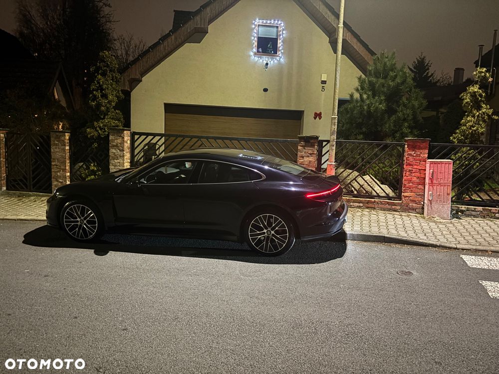 Porsche Taycan - 40