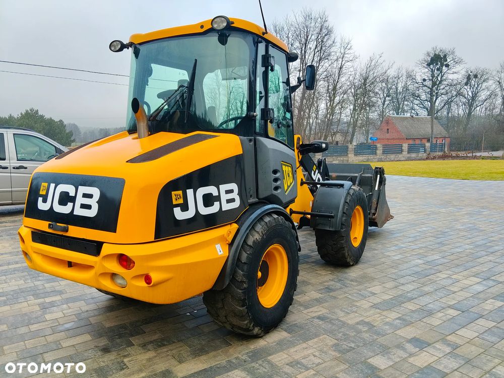 JCB 406 - 3
