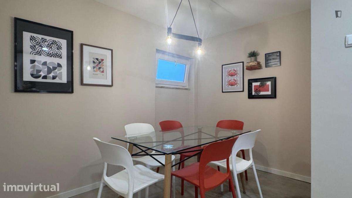 Quarto - localizado em Norton de Matos Coimbra - Grande imagem: 5/8