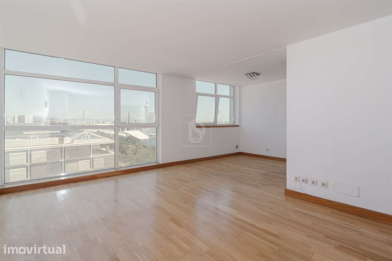 Duplex na Torre São Rafael com vista rio, 2 estacionamentos e arrecada - Grande imagem: 2/24