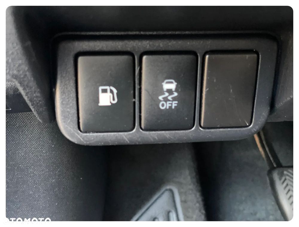 Toyota Avensis 1.6 - 26