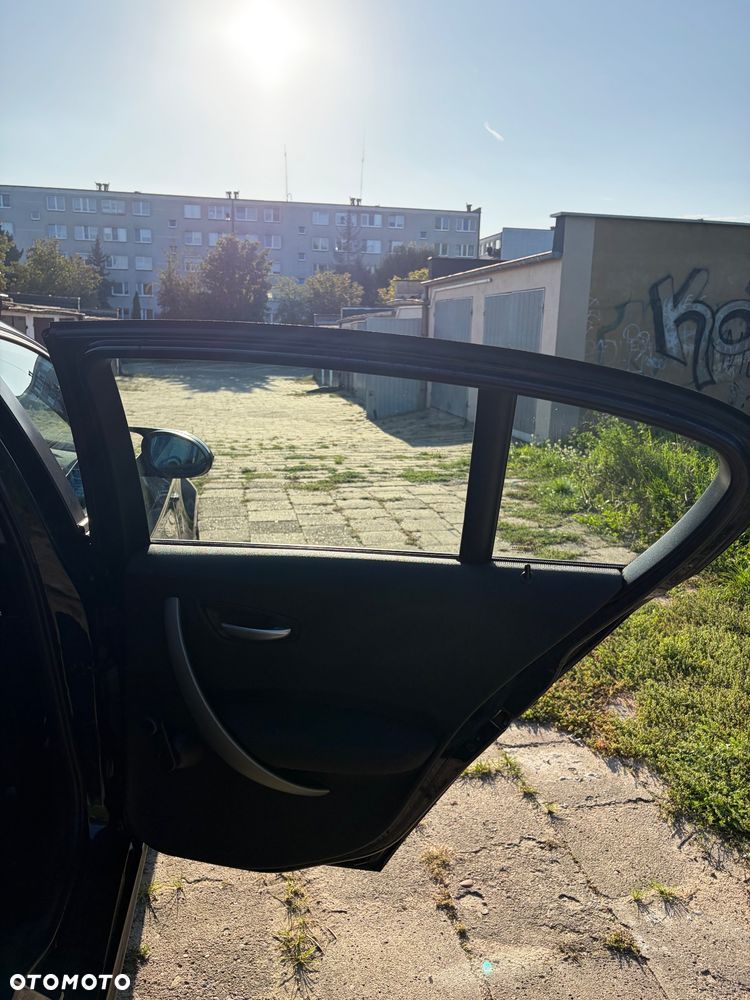 BMW Seria 1 118i - 13