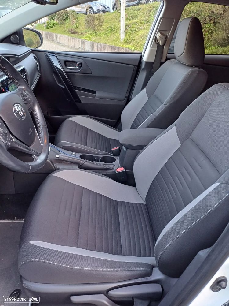 Toyota Auris Touring Sports 1.8 HSD Freestyle - 6