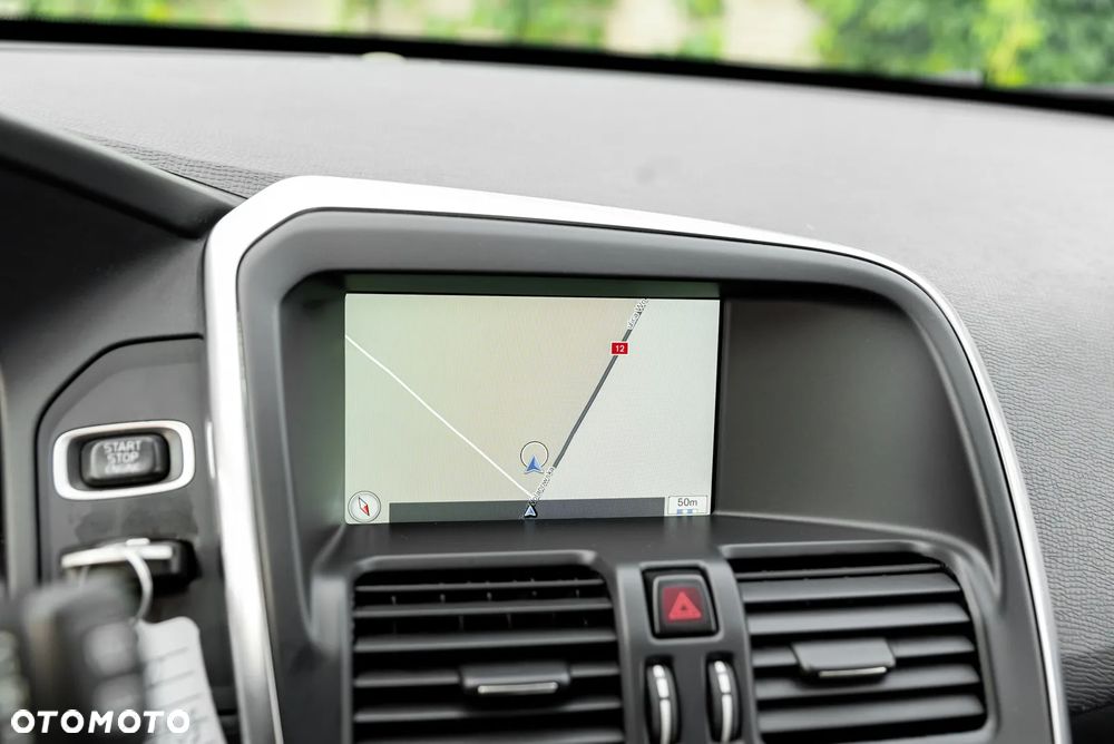 Volvo XC 60 D5 AWD Geartronic Momentum - 37