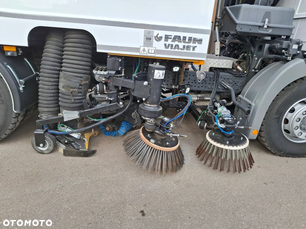 Mercedes-Benz Econic 1827 Zamiatarka FAUN Viajet EURO 6 PM10 Dodatkowy Silnik W Zabudowie Dodatkowa Szczotka Odchwaszczarka Dodatkowy Zbiornik Wody Rura do Liści Studzienek Samochód Jak Nowy 860 km Przebiegu 2023 Rok Zamiatarka Uliczna - 5