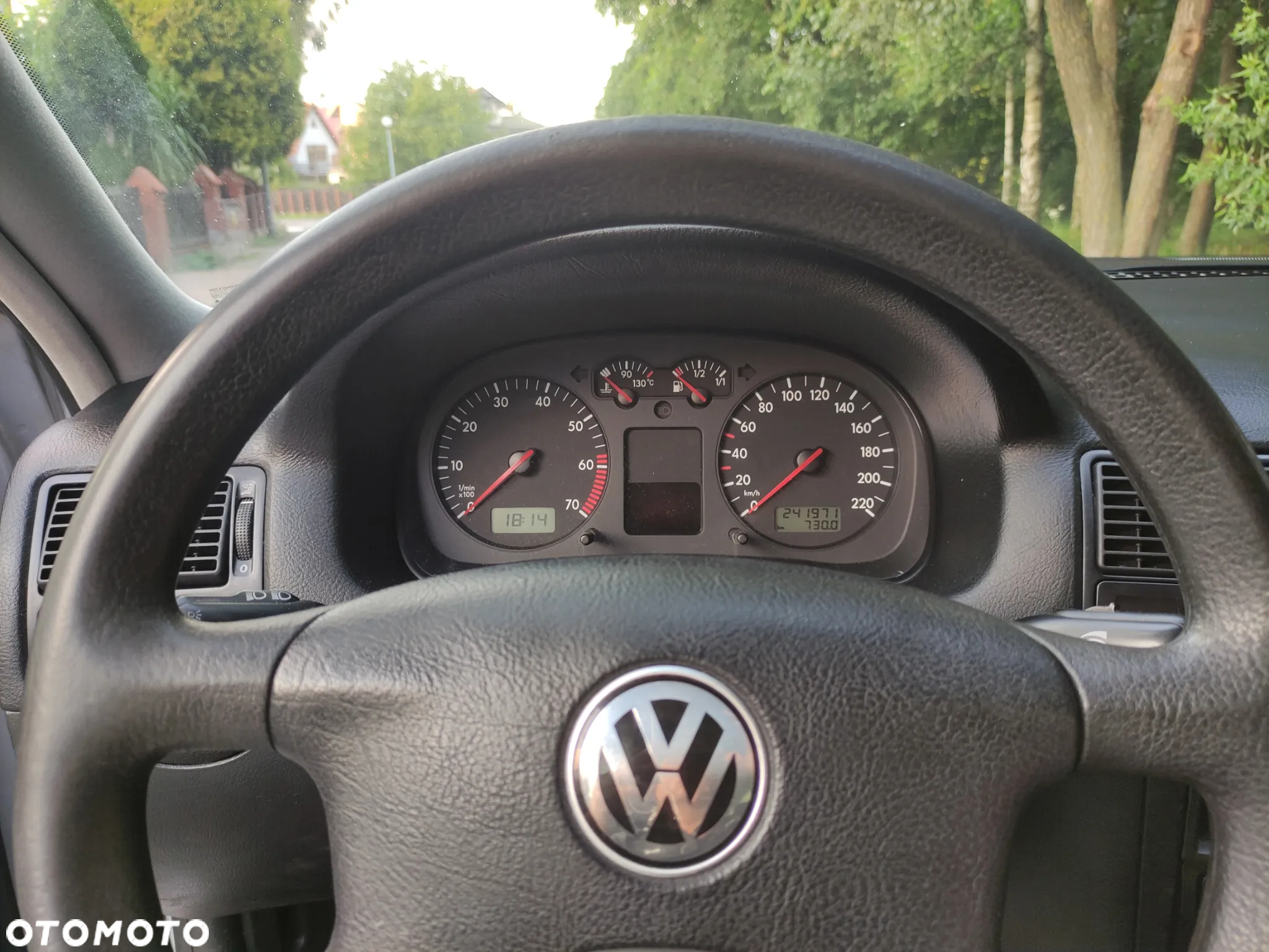 Volkswagen Golf - 10