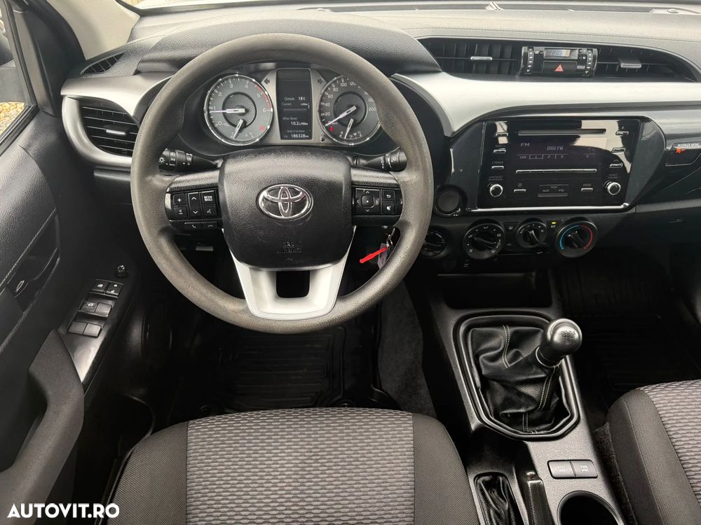 Toyota Hilux 2.4D 150CP 4x4 Double Cab 6MT Comfort - 16