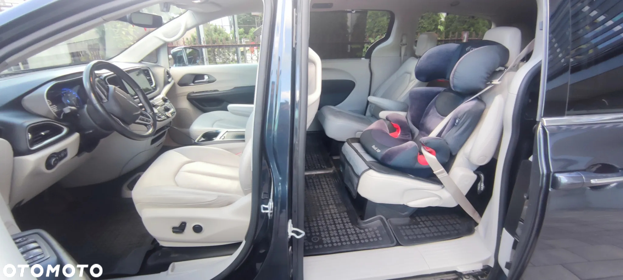 Chrysler Pacifica - 4
